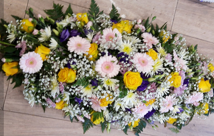 Coffin top/casket sprays funeral flowers Bristol florist FCT13