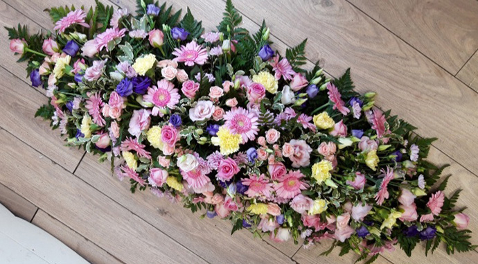 Coffin top/casket sprays funeral flowers Bristol florist FCT7