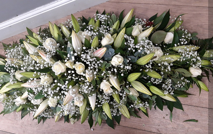 Coffin top/casket sprays funeral flowers Bristol florist FCT8