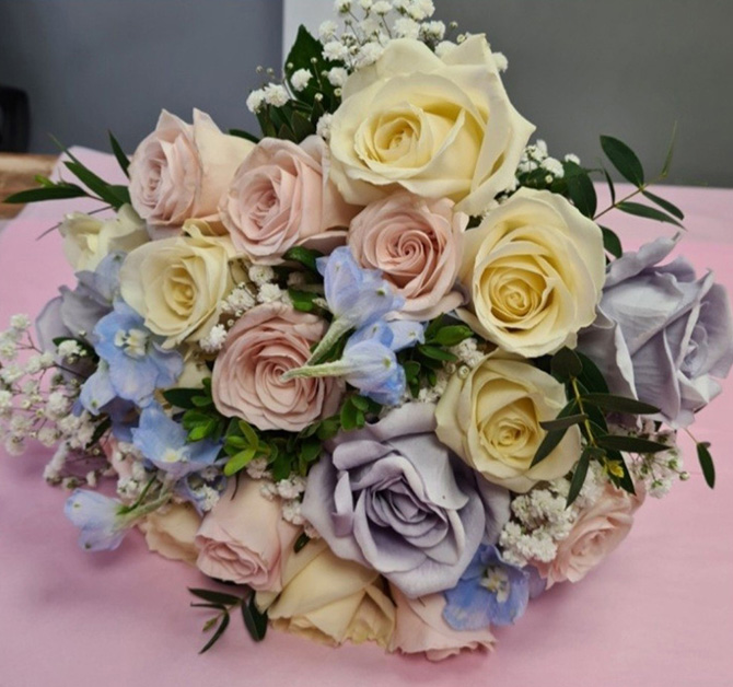 bride hand tied bouquets WB13