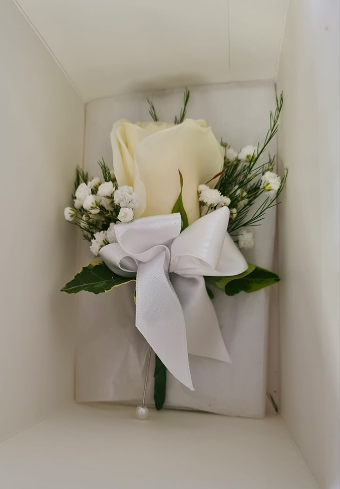 Wedding buttonholes WBR10